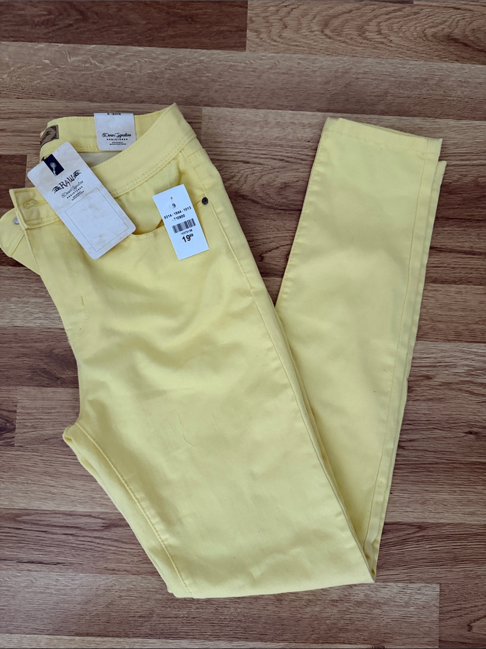 Yellow Women's Slim Jeans - Unknown Brand